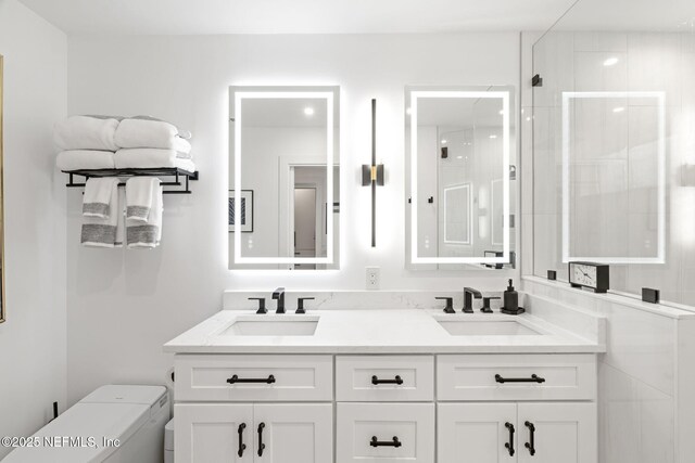 33 Loggerhead Ln, Ponte Vedra Beach, FL 32082 - full bath featuring toilet, a shower with shower door, and double vanity