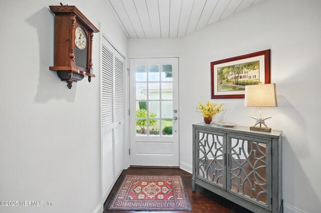 39 Walkers Ridge Dr, Ponte Vedra Beach, FL 32082 - entryway featuring wood finished floors, baseboards, and wooden ceiling
