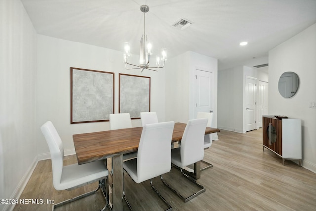 dining area with a chandelier, light wood-style flooring, baseboards, and recessed lighting