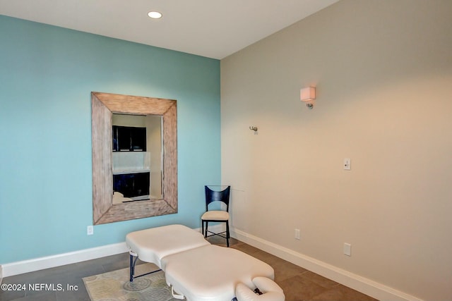 living area featuring baseboards and recessed lighting