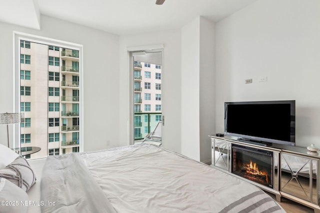 bedroom with a ceiling fan