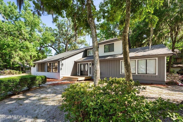 2438 Sylvan Chase Dr, Orange Park, FL 32073 - mid-century home with a shingled roof