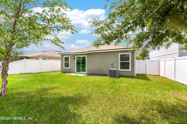 8244 Meadow Walk Ln, Jacksonville, FL 32256 - back of property with stucco siding