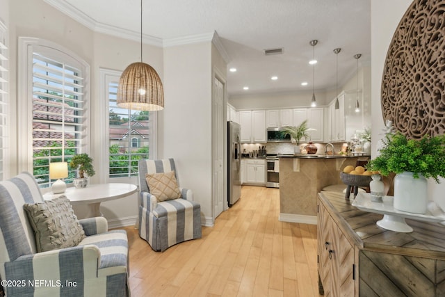 95050 Barclay Pl Unit 5B, Fernandina Beach, FL 32034 - kitchen featuring stainless steel appliances, crown molding, dark countertops, a peninsula, and decorative backsplash