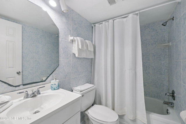 8550 A1A S Unit 340, Saint Augustine, FL 32080 - full bath with vanity, shower / bath combo with shower curtain, toilet, and tile walls