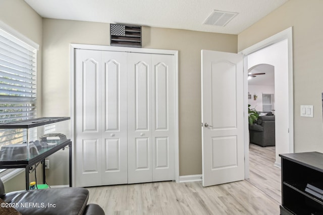 3228 Deer Creek Dr, Middleburg, FL 32068 - living area featuring light wood-style floors and ceiling fan