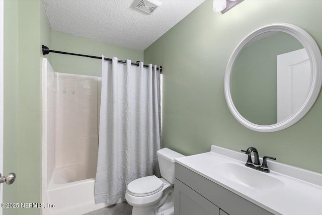 full bath featuring toilet, a textured ceiling, vanity, and shower / bath combo with shower curtain