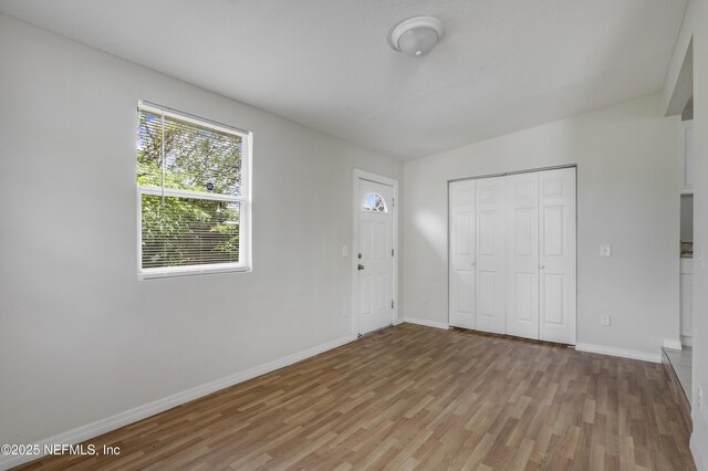 944 Bunker Hill Blvd, Jacksonville, FL 32208 - foyer featuring light wood-type flooring and baseboards