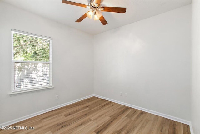 unfurnished room featuring light wood-style flooring, baseboards, and a ceiling fan