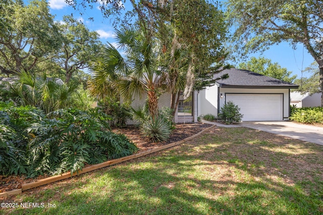 550 Robles Ln, Ponte Vedra Beach, FL 32082 - view of front of house with driveway, a garage, and stucco siding