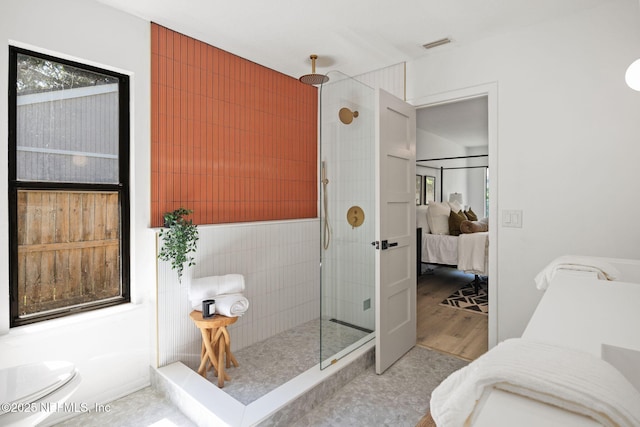 550 Robles Ln, Ponte Vedra Beach, FL 32082 - full bath with a tile shower, ensuite bathroom, wood finished floors, and toilet