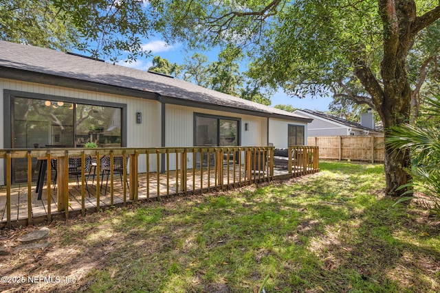 550 Robles Ln, Ponte Vedra Beach, FL 32082 - back of property with a wooden deck and a shingled roof