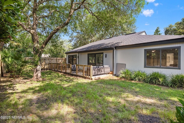 550 Robles Ln, Ponte Vedra Beach, FL 32082 - rear view of property with roof with shingles