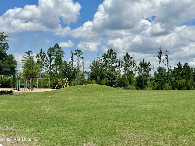 view of home's community featuring a yard