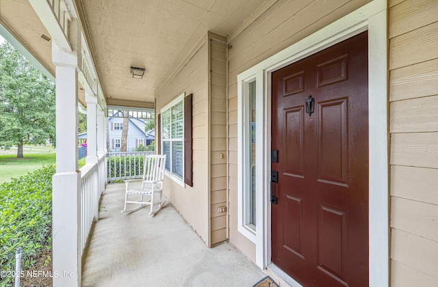 property entrance featuring a porch