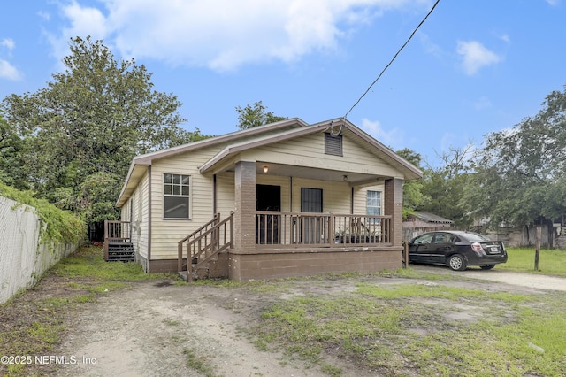 330 W 26th St, Jacksonville, FL 32206 - view of front facade with covered porch and fence