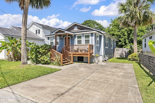 206 Cabeza St, Saint Augustine, FL 32080 - view of front facade featuring covered porch