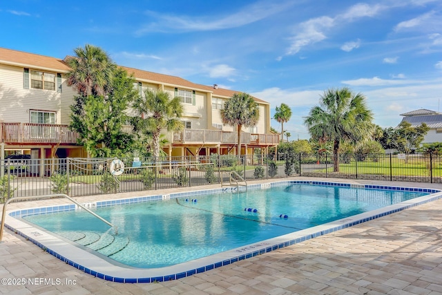 925 Tarpon Ave Unit 16, Fernandina Beach, FL 32034 - community pool featuring fence