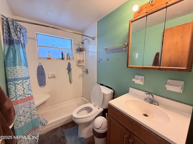 4507 Harbor View Dr, Jacksonville, FL 32208 - full bath featuring a textured ceiling, toilet, a shower with shower curtain, and vanity