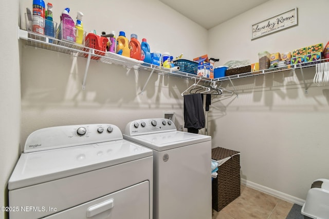 washroom featuring independent washer and dryer, baseboards, and light tile patterned floors