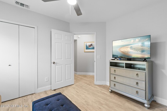 1701 The Greens Way Unit 1411, Jacksonville Beach, FL 32250 - bedroom featuring wood finished floors, baseboards, a ceiling fan, and a closet