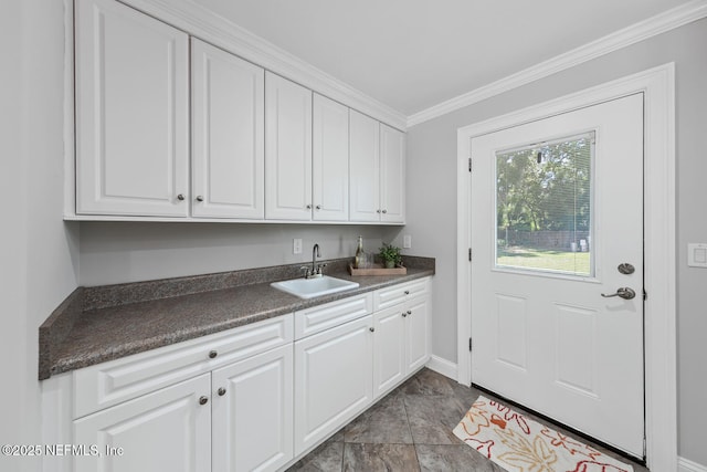 1823 Mauva Juan Ave, Jacksonville, FL 32225 - clothes washing area featuring ornamental molding, baseboards, and wet bar
