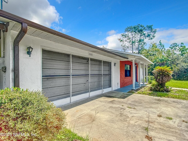 23063 SW Edgewater Blvd, Dunnellon, FL 34431 - garage featuring driveway