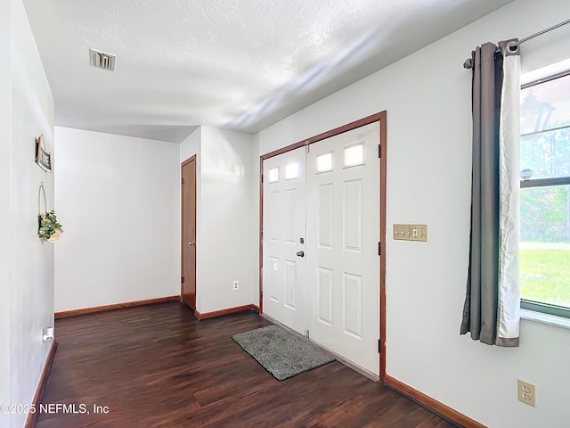 23063 SW Edgewater Blvd, Dunnellon, FL 34431 - entryway featuring dark wood finished floors and baseboards
