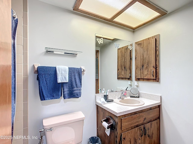 23063 SW Edgewater Blvd, Dunnellon, FL 34431 - bathroom featuring toilet, vanity, and a shower with shower curtain