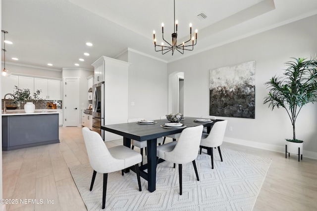 dining room with arched walkways, a chandelier, light wood-style floors, recessed lighting, and crown molding