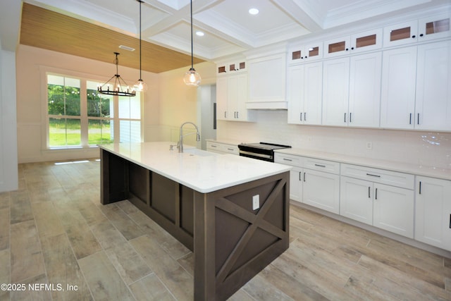 95121 N Ellis Landing Rd, Fernandina Beach, FL 32034 - kitchen with a sink, beam ceiling, coffered ceiling, backsplash, and a chandelier