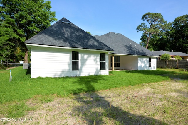 95121 N Ellis Landing Rd, Fernandina Beach, FL 32034 - rear view of property with a shingled roof