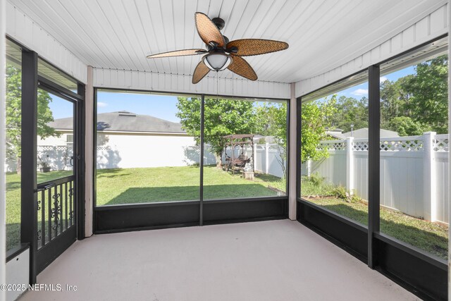 467 S Aberdeenshire Dr, Saint Johns, FL 32259 - unfurnished sunroom featuring ceiling fan