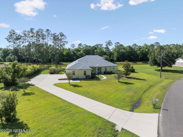 207 Towers Ranch Dr, Saint Augustine, FL 32092 - view of front facade featuring driveway, a front yard, and view of wooded area