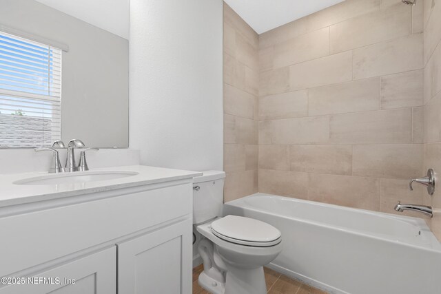 727 Lake Sinclair St, Saint Augustine, FL 32084 - bathroom featuring toilet, vanity, bathtub / shower combination, and wood finished floors