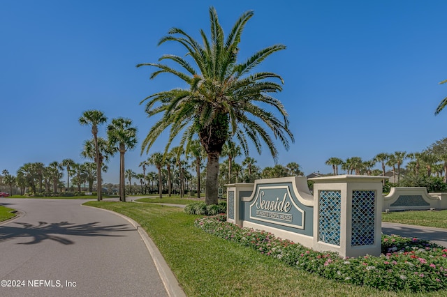community sign featuring a yard