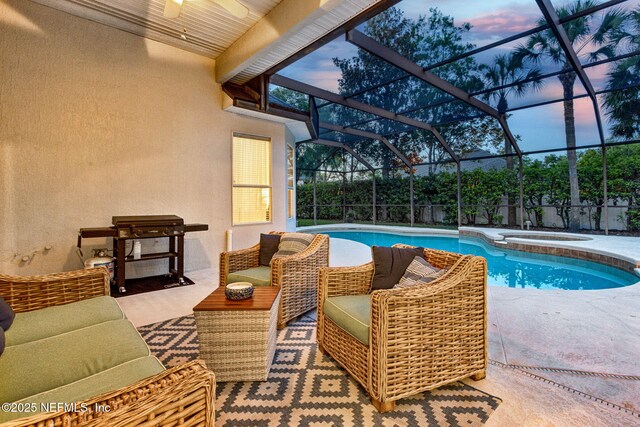 724 Piney Pl, Saint Johns, FL 32259 - pool at dusk with a patio area, an outdoor living space, a lanai, a ceiling fan, and a pool with connected hot tub