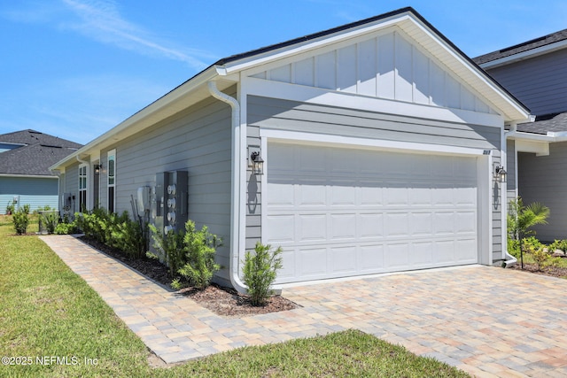 478 Cherry Elm Dr, Saint Augustine, FL 32092 - garage featuring driveway