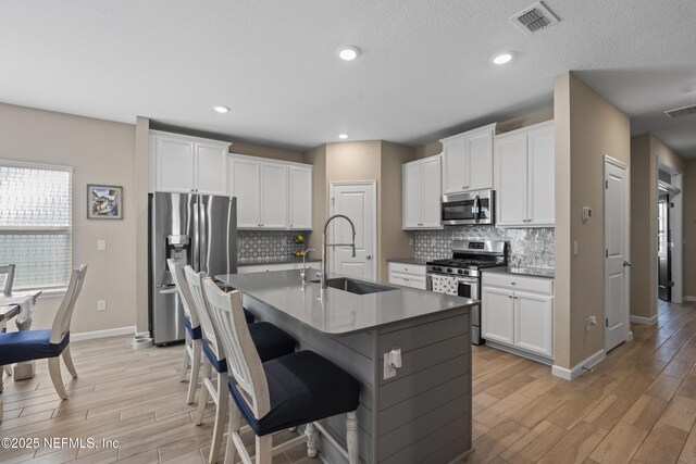 383 Saint Vincent Dr, Saint Augustine, FL 32092 - kitchen with a sink, stainless steel appliances, baseboards, light wood-type flooring, and recessed lighting