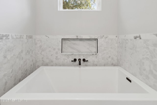 97002 Jose Gaspar Way, Yulee, FL 32097 - bathroom featuring a bathtub