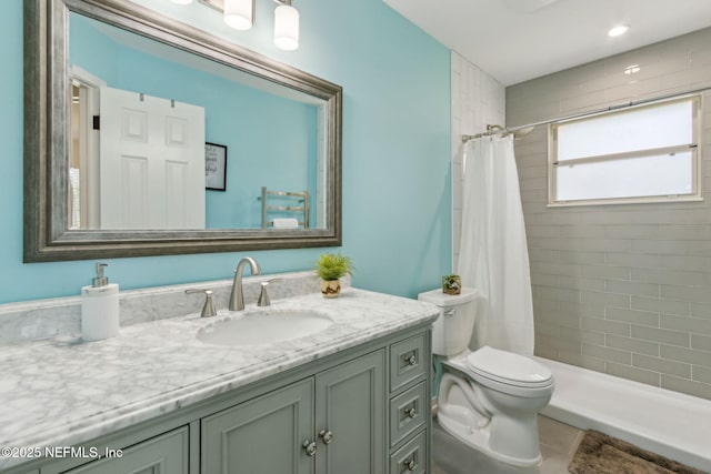 1553 Royal Fern Ln, Fleming Island, FL 32003 - bathroom featuring toilet, a tile shower, and vanity