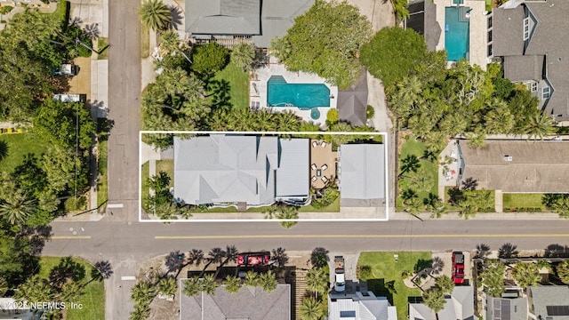 520 E Coast Dr, Atlantic Beach, FL 32233 - aerial view of property and surrounding area featuring a pool area and property boundaries highlighted
