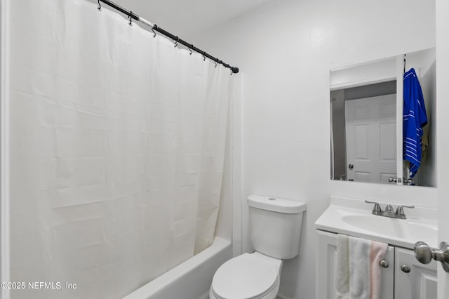 1961 Spring Drive Rd, Jacksonville, FL 32209 - bathroom featuring toilet, vanity, and shower / tub combo with curtain
