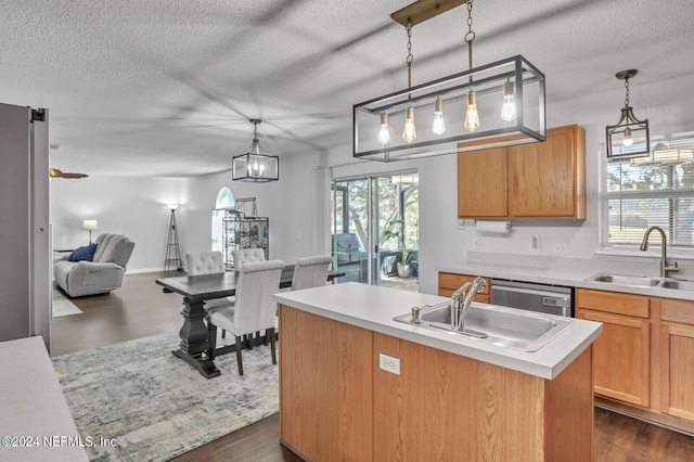 1483 Seawolf Trl N, Jacksonville, FL 32221 - kitchen with a sink, a textured ceiling, open floor plan, dishwasher, and a center island with sink