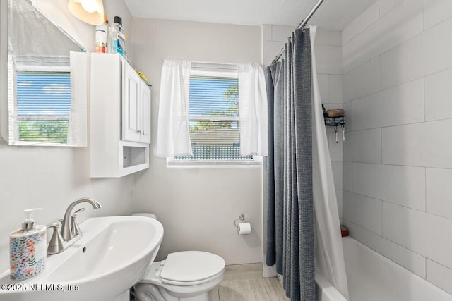 6500 Altama Rd, Jacksonville, FL 32216 - full bathroom featuring a sink, toilet, baseboards, and shower / bath combination with curtain