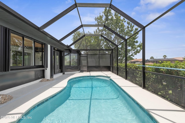 13 Clarendon Ct S, Palm Coast, FL 32137 - swimming pool with a patio area and glass enclosure