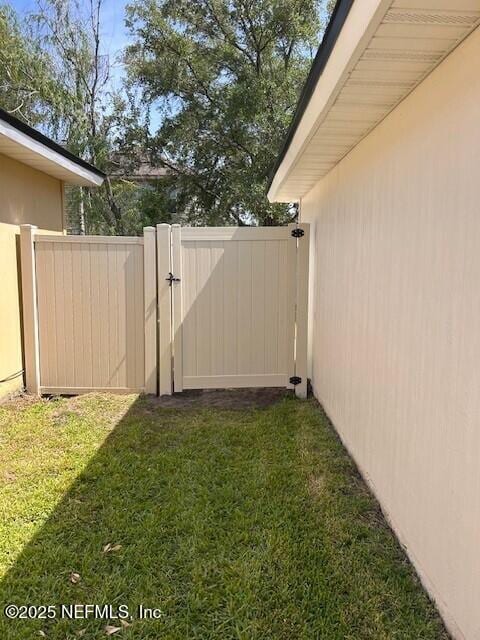 1456 Greenway Pl, Fleming Island, FL 32003 - view of yard with a gate
