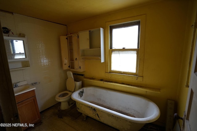 223 E 6th St, Jacksonville, FL 32206 - bathroom with vanity, a soaking tub, toilet, and tile walls