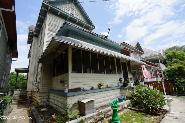 223 E 6th St, Jacksonville, FL 32206 - victorian-style house with a porch