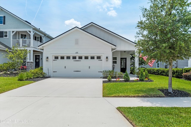 32 Mosaic Park Ave, Saint Augustine, FL 32092 - craftsman house with board and batten siding, an attached garage, a front lawn, and concrete driveway